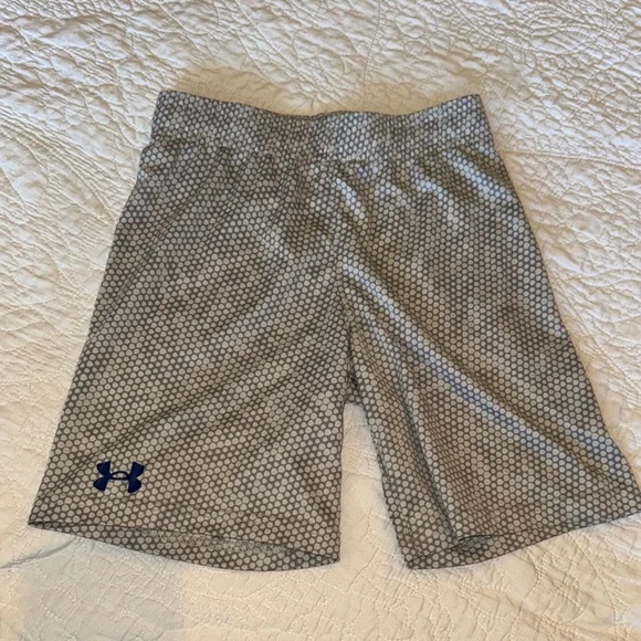 Boys Size 7 Under Armour Blue T-Shirt and Gray Shorts Set - Picture 5 of 6
